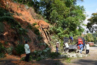 Clean-up duty: MBPJ Quick Response Team personnel cleaning up debris along one portion of Jalan 5/60 after the landslips which took place recently. - The Star
